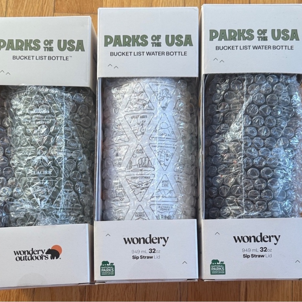 Wonderly Adventure Water Bottle Set - Black, White, Gray